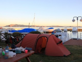 Kamperen aan/ camping at Titicaca