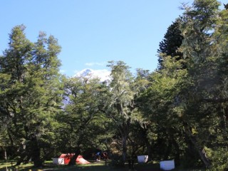 Kamperen aan de voet van de vulkaan/ camping at the base of the vulcano