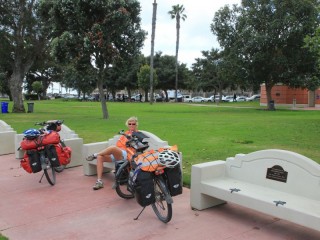 Even uit de wind/ away from the wind