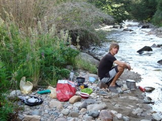 Koken bij de rivier